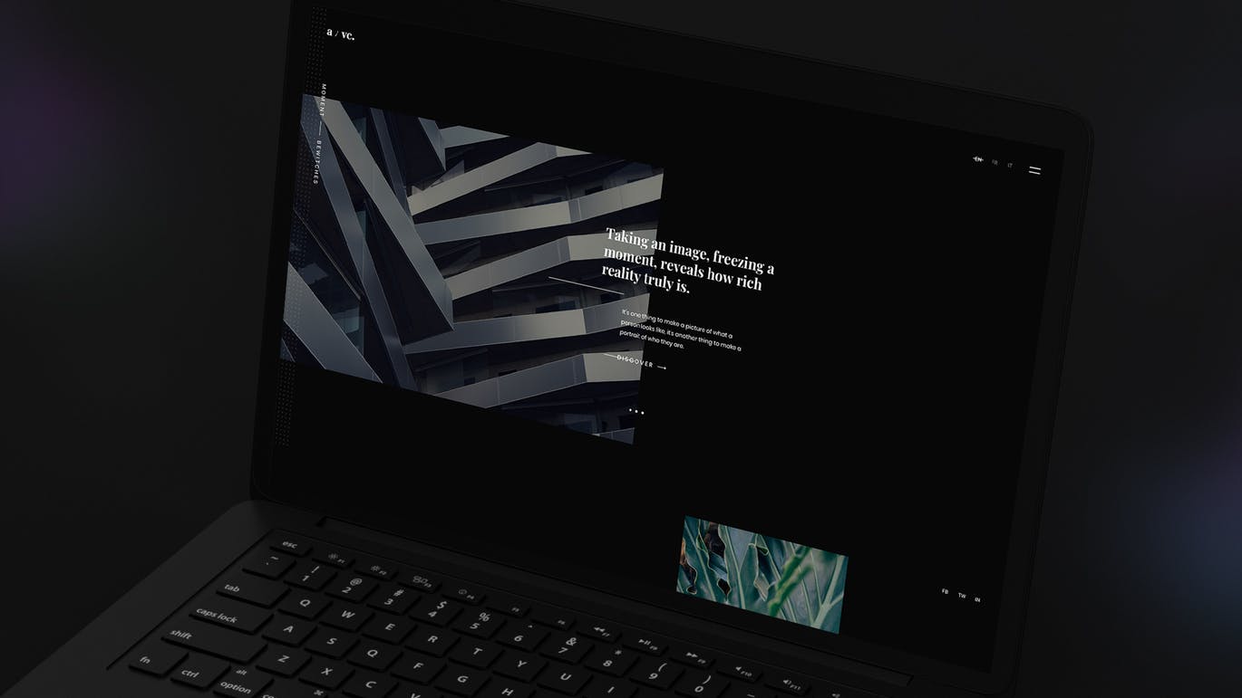 黑色超级笔记本屏幕预览样机模板 Black Laptop Mockup插图(7)