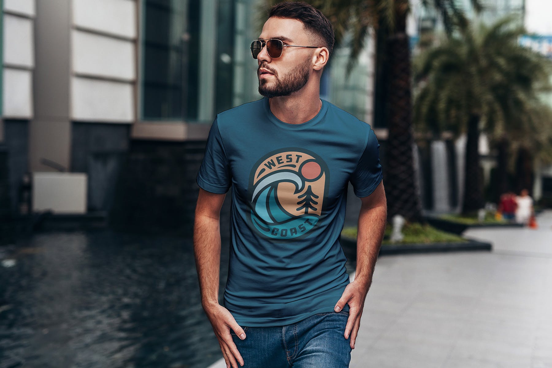T恤情侣套装印花设计效果图样机 T-Shirt Mock-Up Couple In City插图(1)
