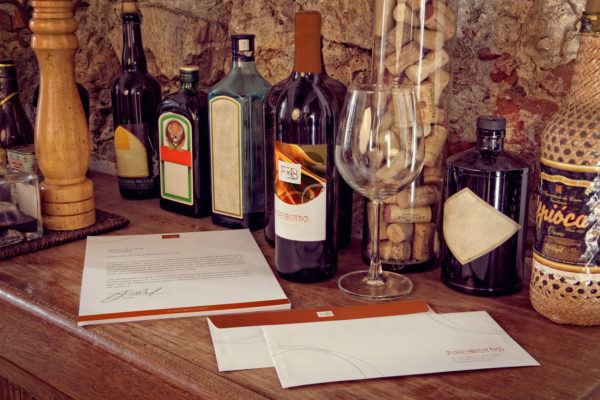 信封/信头/酒瓶葡萄酒品牌VI设计效果图样机模板 Letterhead, Wine Bottle, Envelope Mockup