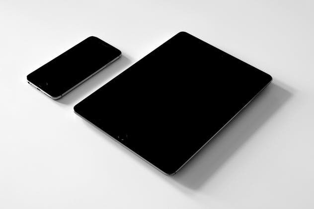 iPhone/iPad响应式设计展示设备样机 iPad iPhone Macbook Responsive Mock-Up Bundle插图(1)