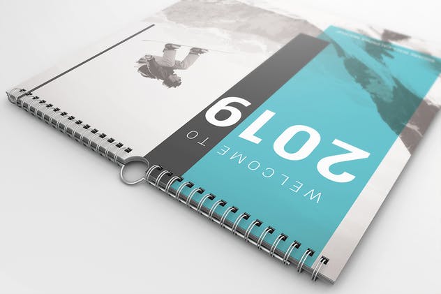 方形挂墙活页日历样机模板 Square Wall Calendar Mockups插图(4)