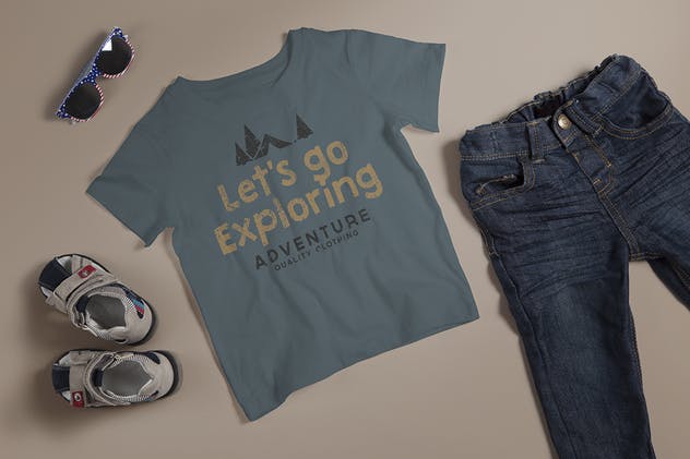 儿童版圆领T恤服饰印花设计样机素材 Crew Neck T-shirt Mock-up Kids Version插图(2)