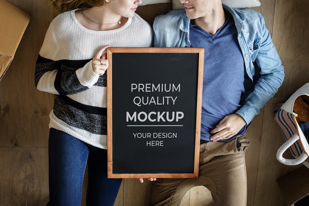 室内装修画框油画装潢样机模板 Couple New House Frame Mockup插图(1)