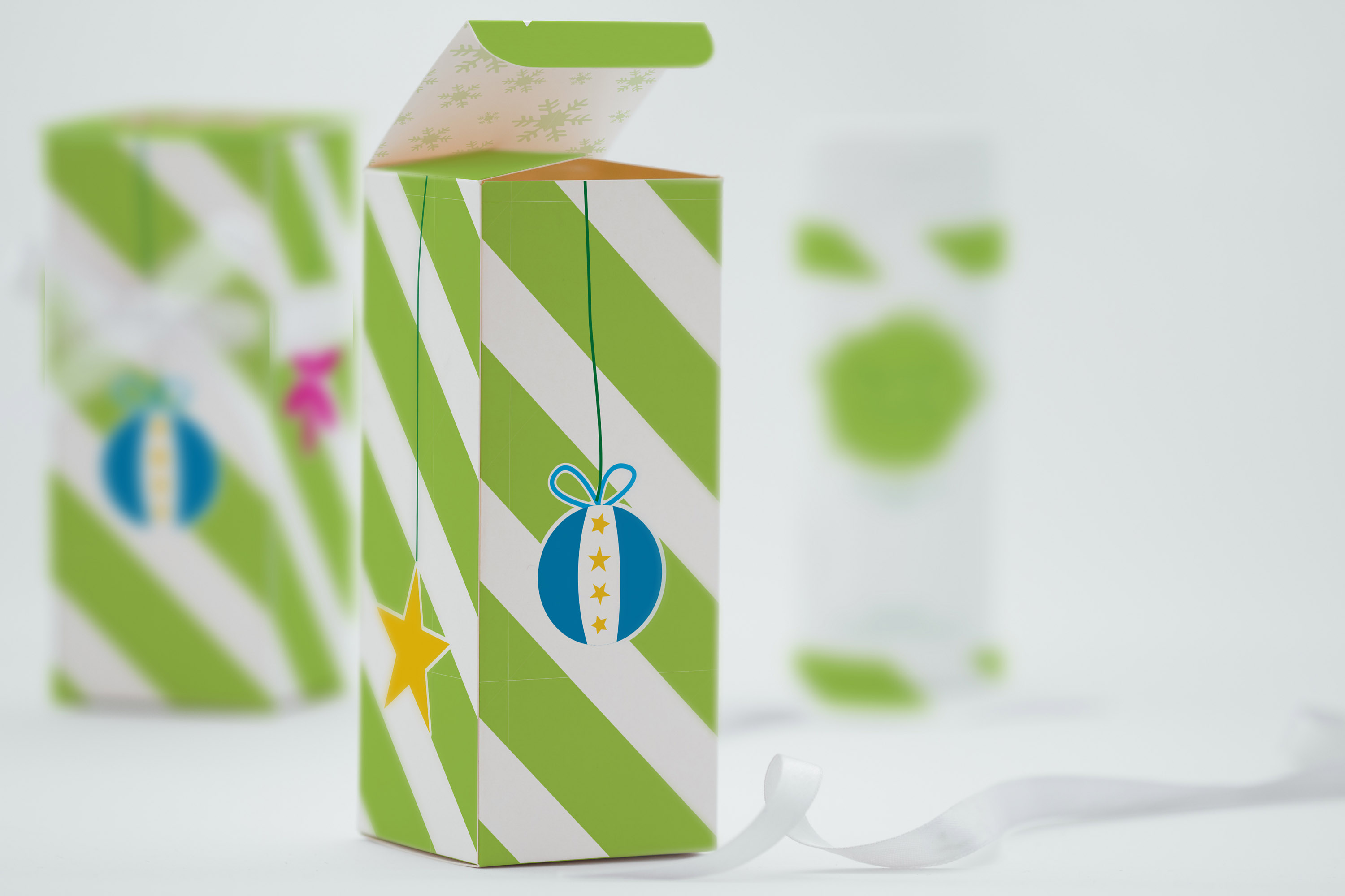 长方体产品包装盒外观设计样机模板03 Tall Gift Box Mockup 03插图