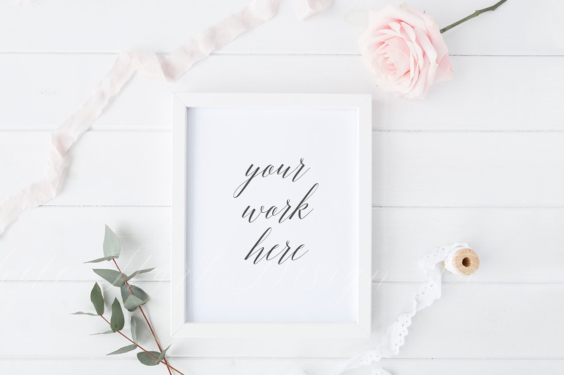 白色唯美简约矢量相框样机模板 Styled frame mock up – Pink roses插图