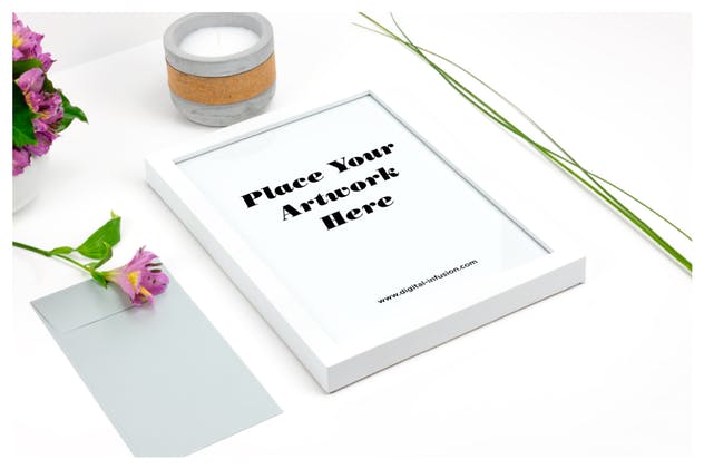 情人节主题白色画框架样机模板 White Frame Mockup – Valentines Day插图(4)