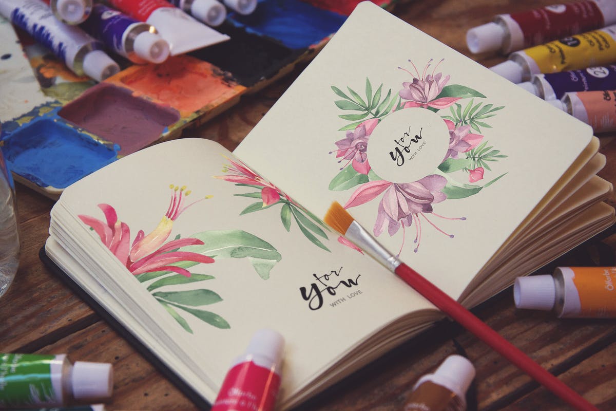 水彩画创作画室场景袖珍笔记本样机模板v2 Pocket Notebook Zoom插图