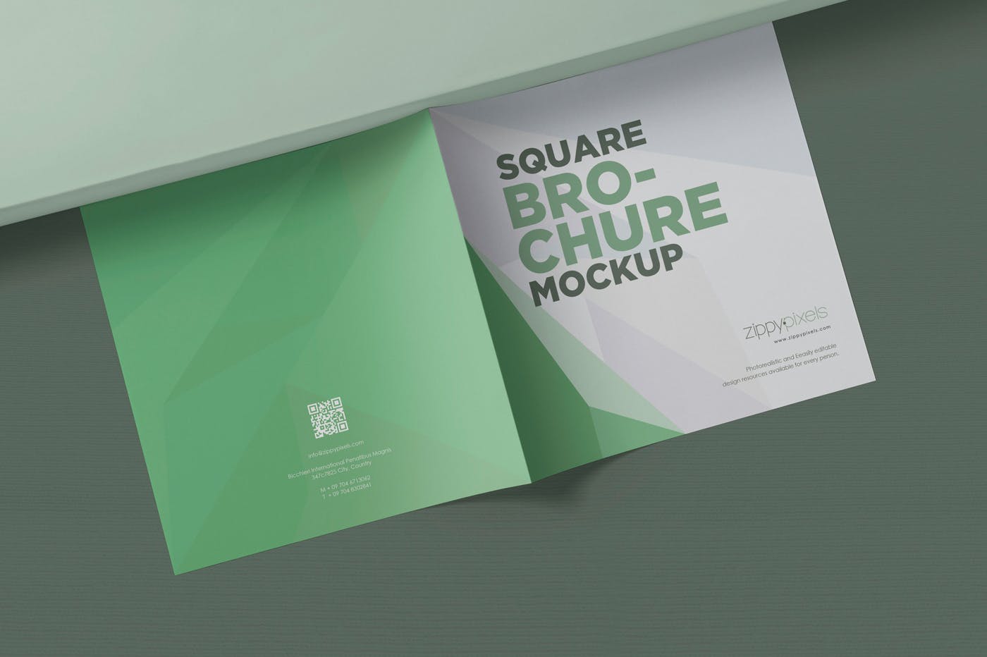 方形对折页宣传手册设计效果图样机素材库精选 Square Bifold Brochure Mockups插图(1)
