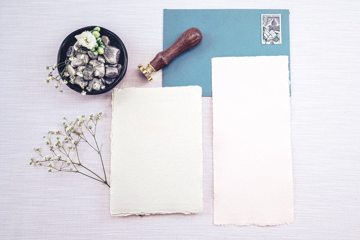 婚礼照片婚礼邀请函优雅风格设计样机素材库精选模板v18 Wedding Photo Mockup 18插图(1)