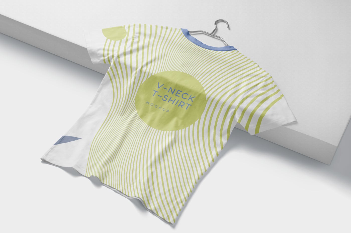 多视角V领T恤印花设计展示样机模板 5 Trendy V-Neck T-Shirt Mockups插图(3)