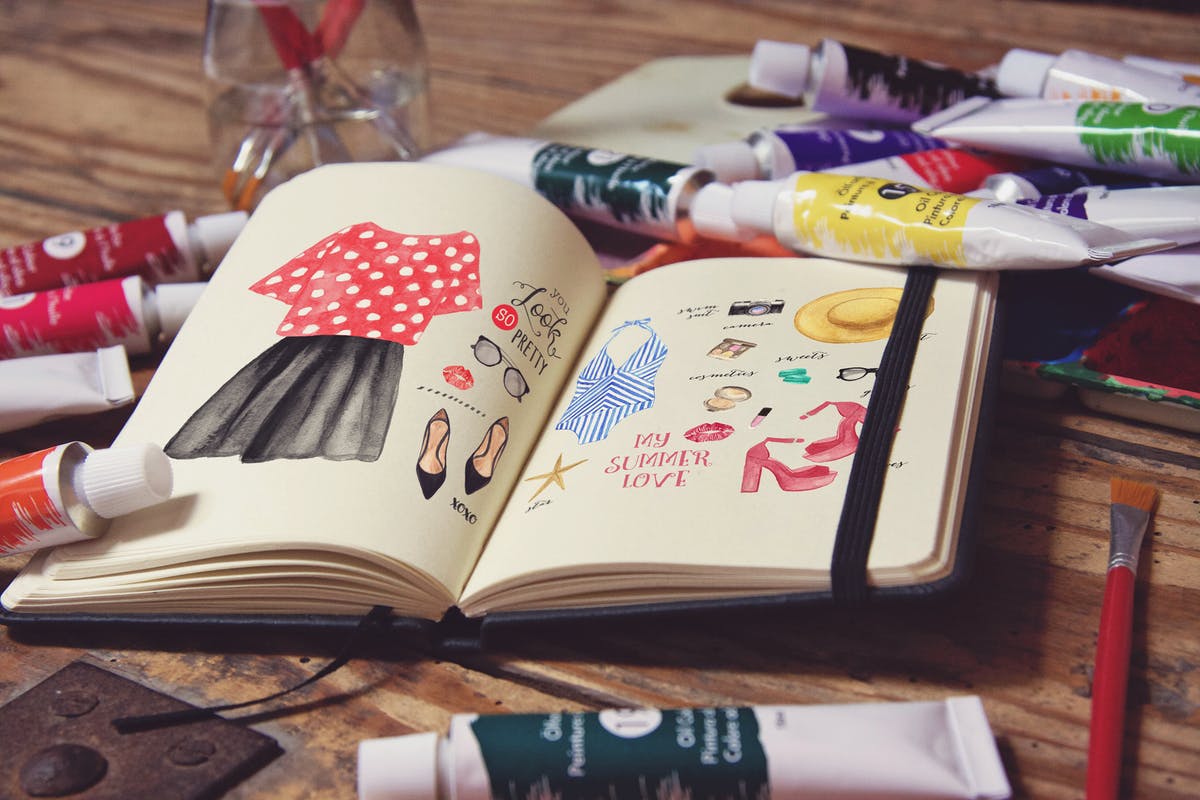 水彩画创作画室场景袖珍笔记本样机模板v1 Pocket Notebook插图