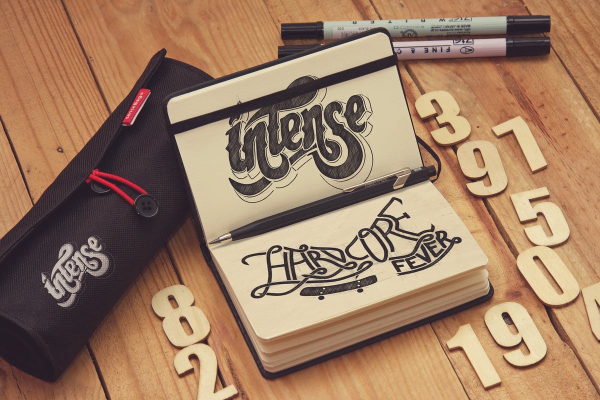 素描作品袖珍笔记本样机展示模板 Sketch Pocket Notebook Hortizontal插图