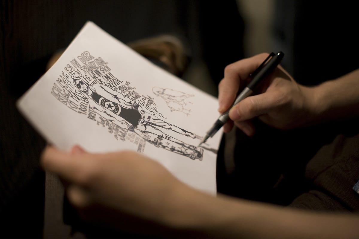 设计草图展示样机合集 Illustration Sketch Logo Close-Up Mock-Ups插图