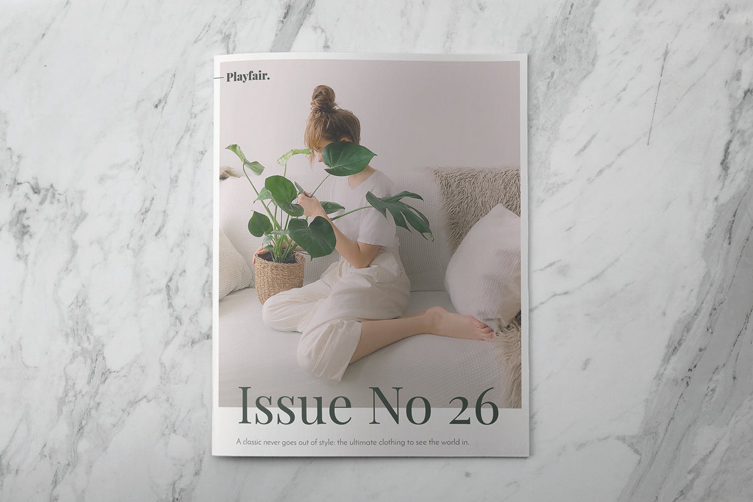 美国信纸规格宣传册顶视图样机素材库精选 US Letter Cover Brochure Mockup Top View插图(2)