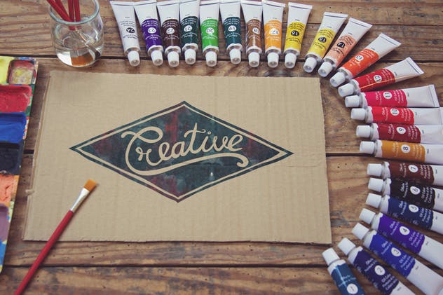 水彩插画创作画室场景牛皮纸样机模板 Paperboard Paint Scene插图(1)