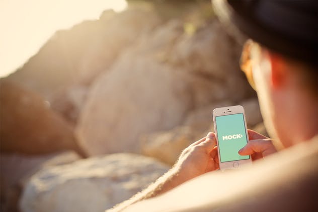 夏季海滩场景手持iPhone SE样机模板 iPhone SE Summer Mockups插图(6)