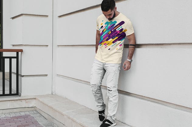 时尚男模T恤服装样机 T-Shirt Mock-Up Stylish Men插图(4)