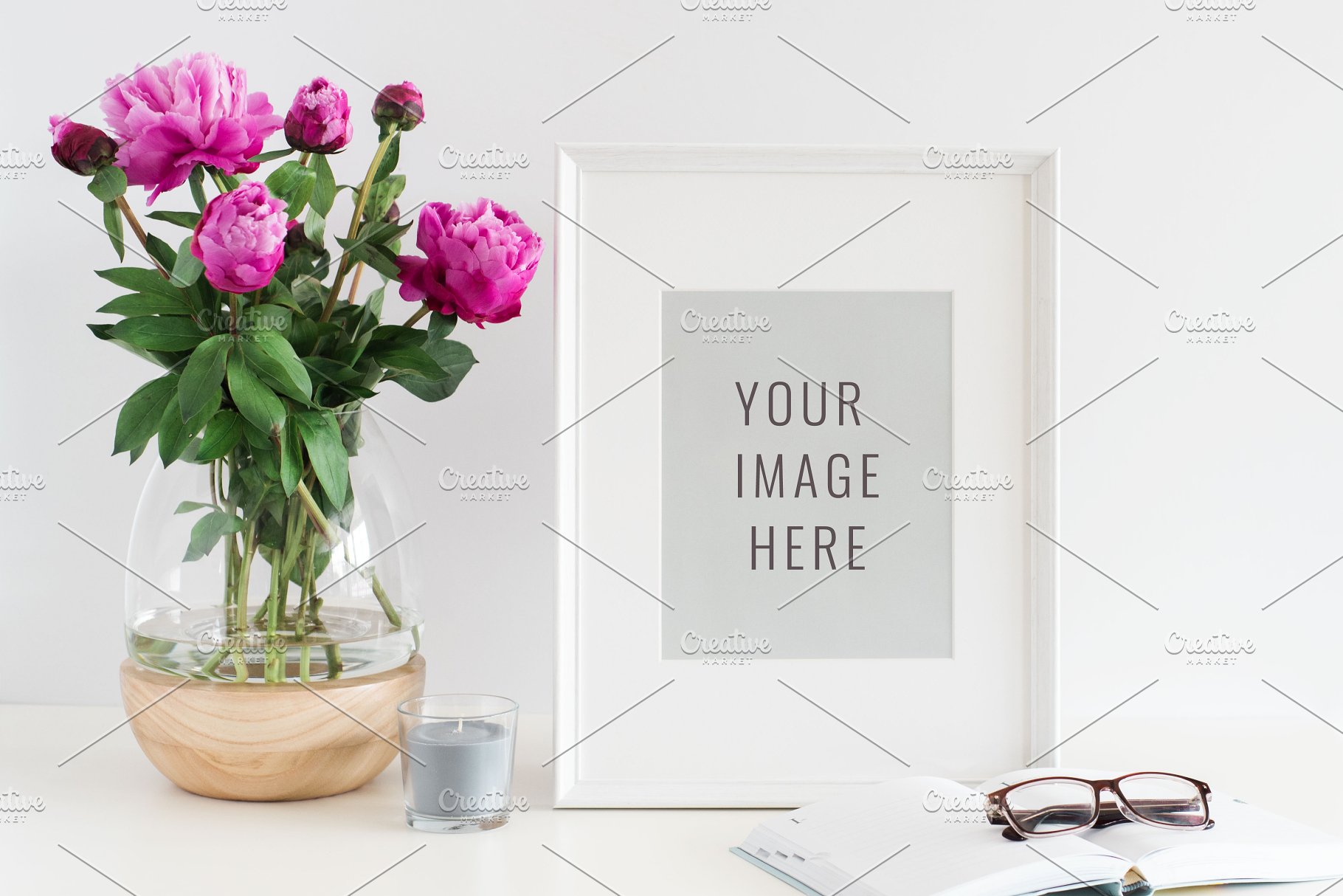 办公氛围相框样机 Styled Stock Photo Frame Mockup |PSD插图(1)