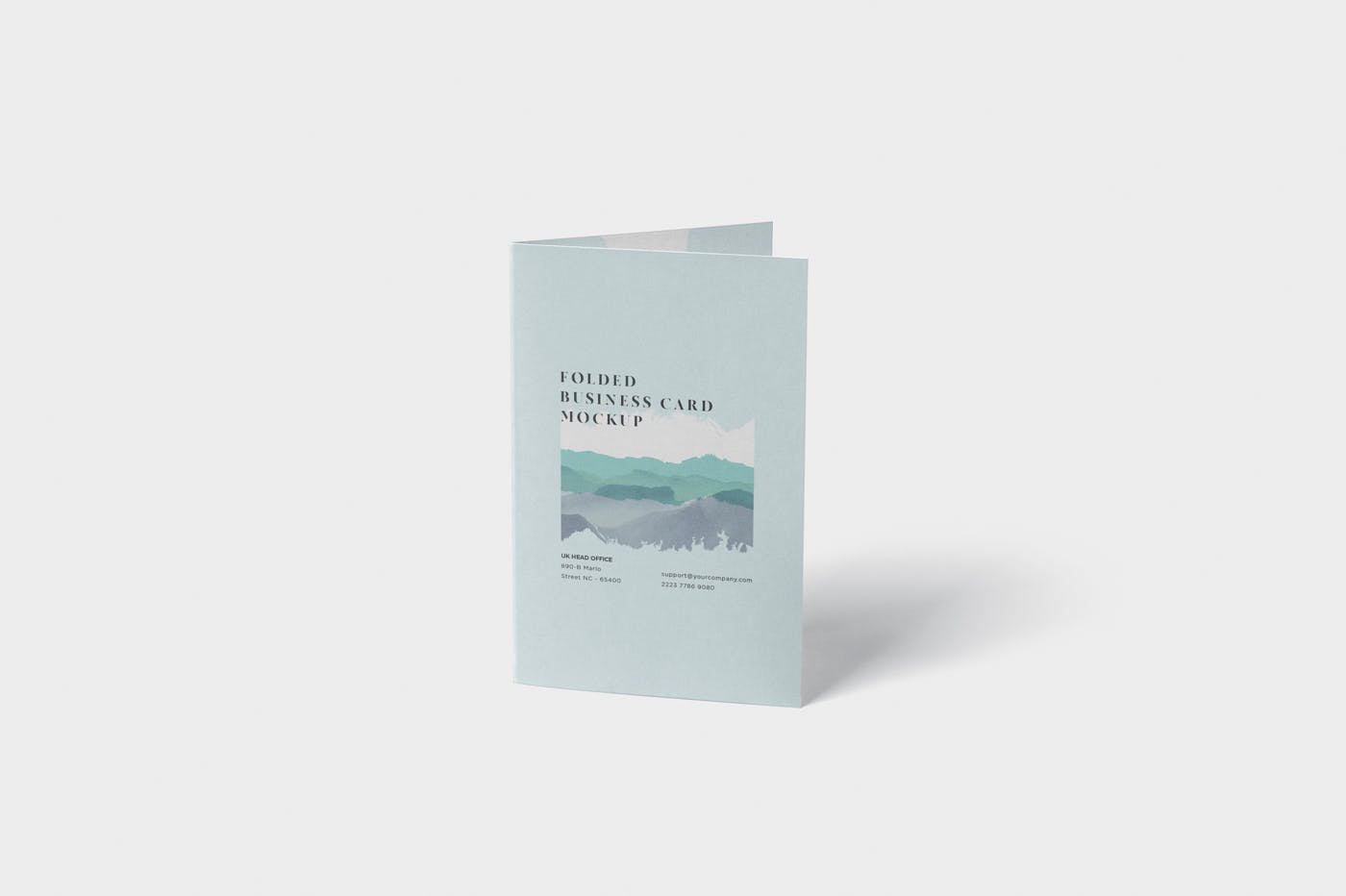 折叠式企业名片设计图样机模板 Folded Business Card Mockup – Horizontal Orientati插图(2)