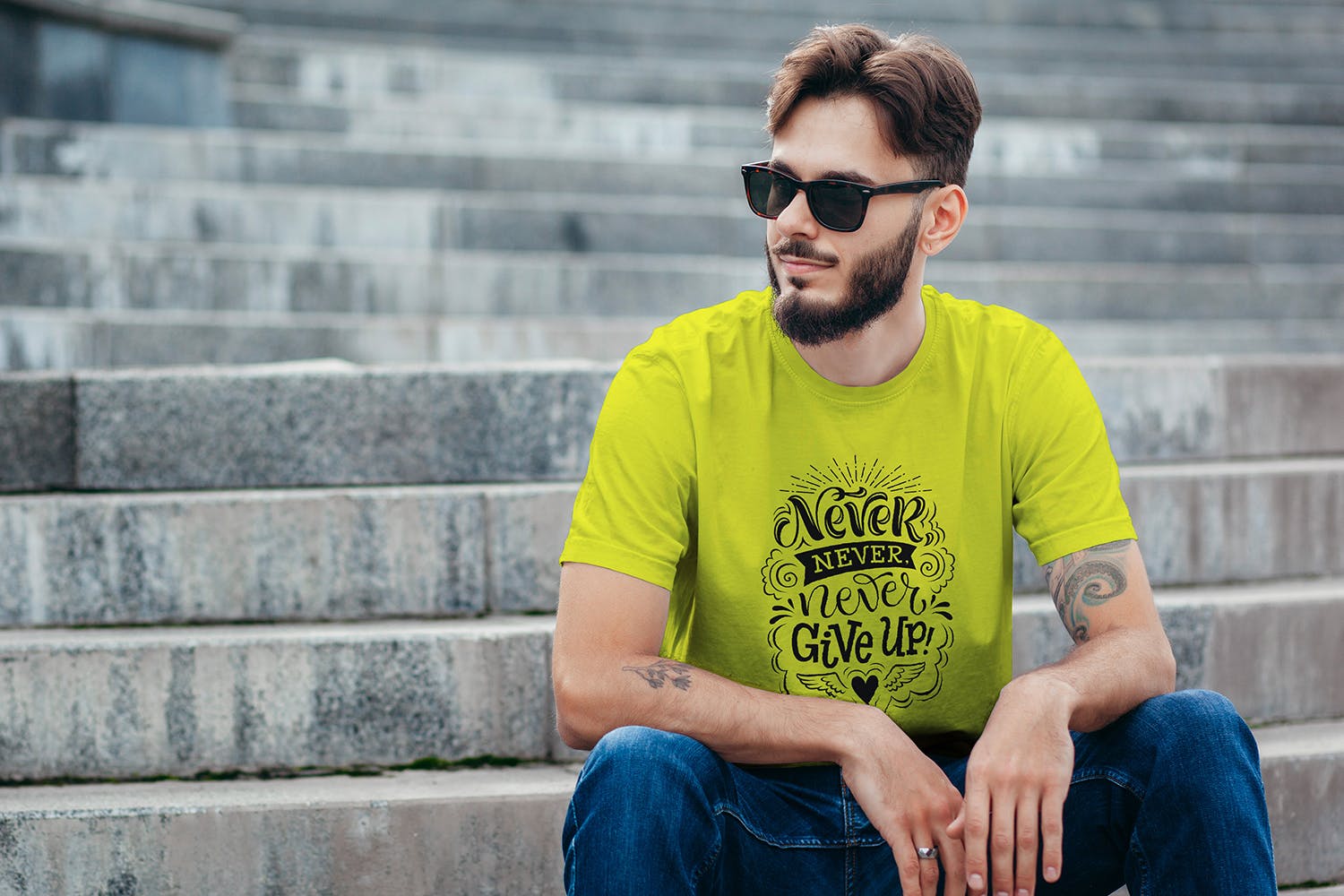 男士T恤胸前印花设计模特上身效果图样机03 T-Shirt Mockup Collection 03插图(4)