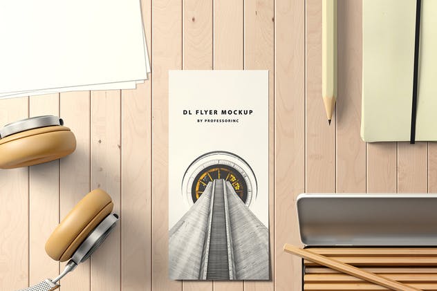 时尚高端品牌纵向DL传单样机套装2 Portrait DL Flyer Mockup – Set 2插图(3)