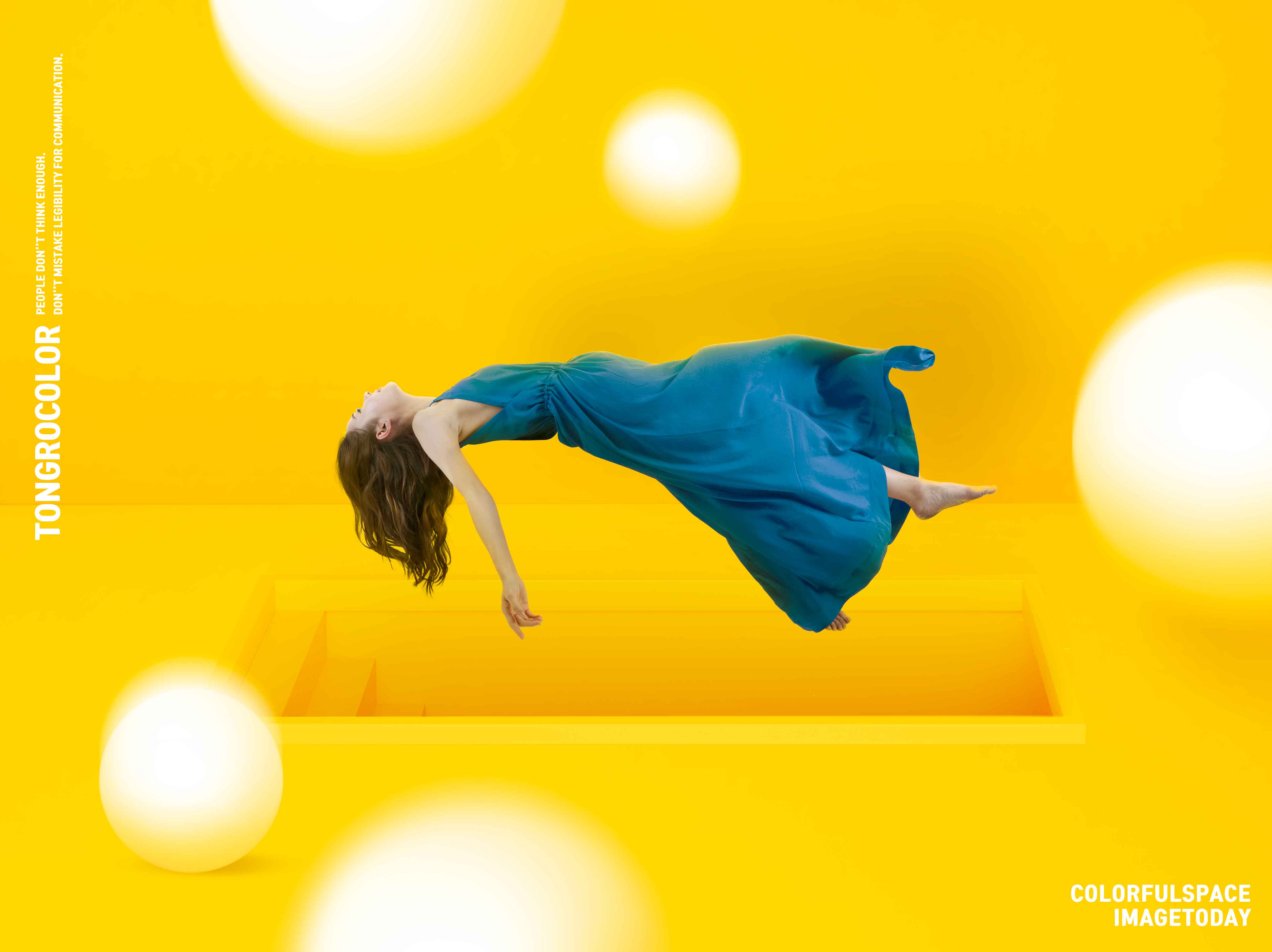 悬浮美女抽象空间海报PSD素材素材库精选psd素材插图