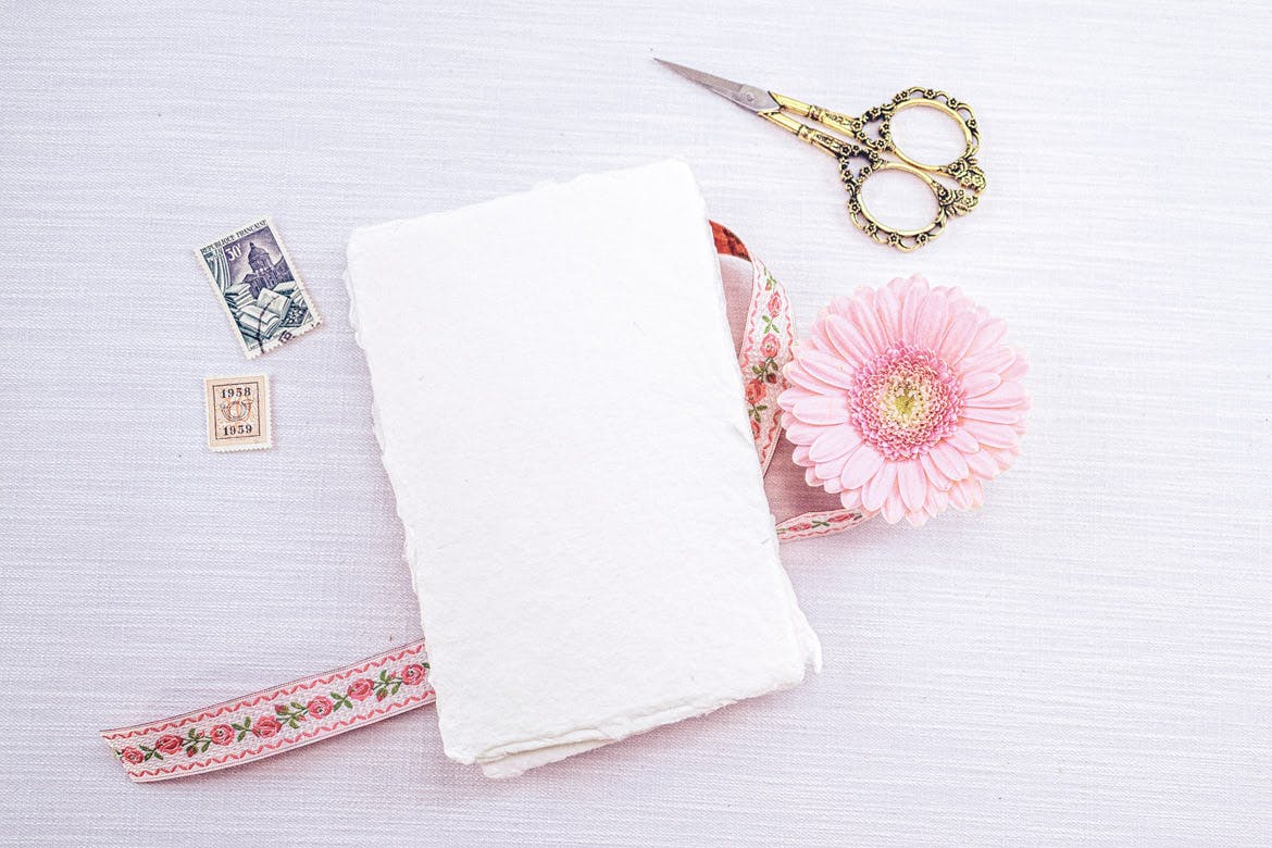 婚礼照片婚礼邀请函优雅风格设计样机素材库精选模板v19 Wedding Photo Mockup 19插图(1)