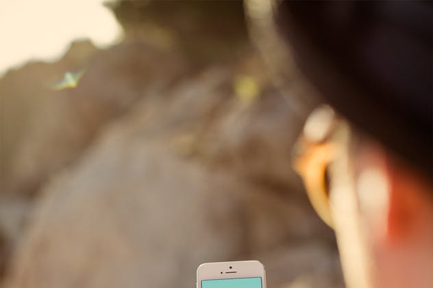 夏季海滩场景手持iPhone SE样机模板 iPhone SE Summer Mockups插图(9)