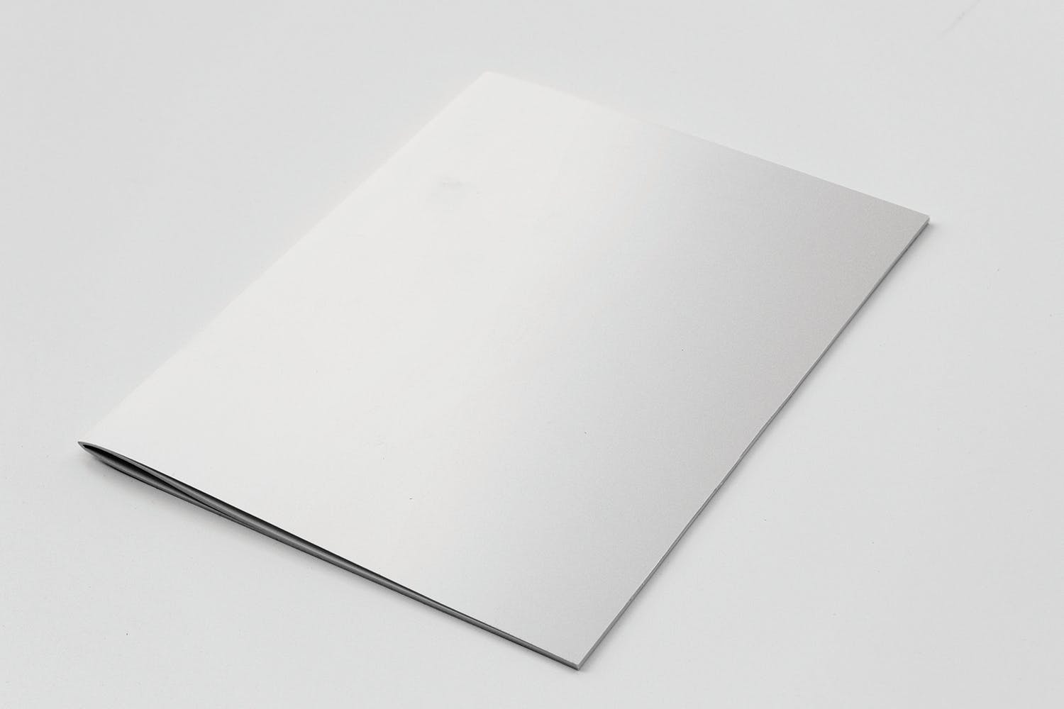 45度角视觉美国信纸规格宣传册封面效果图样机素材库精选 US Letter Cover Brochure Mockup 45 Degree插图(1)