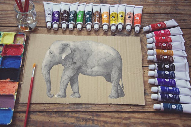 画室场景速写画作展示牛皮纸样机模板 Paperboard Paint Scene Desk插图(2)