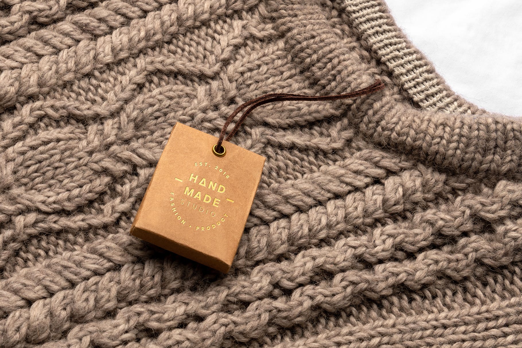 Styline系列服装标签&吊牌VI设计素材库精选模板v2 Styline – Apparel Labels and Tags Mockups Vol 2插图(12)