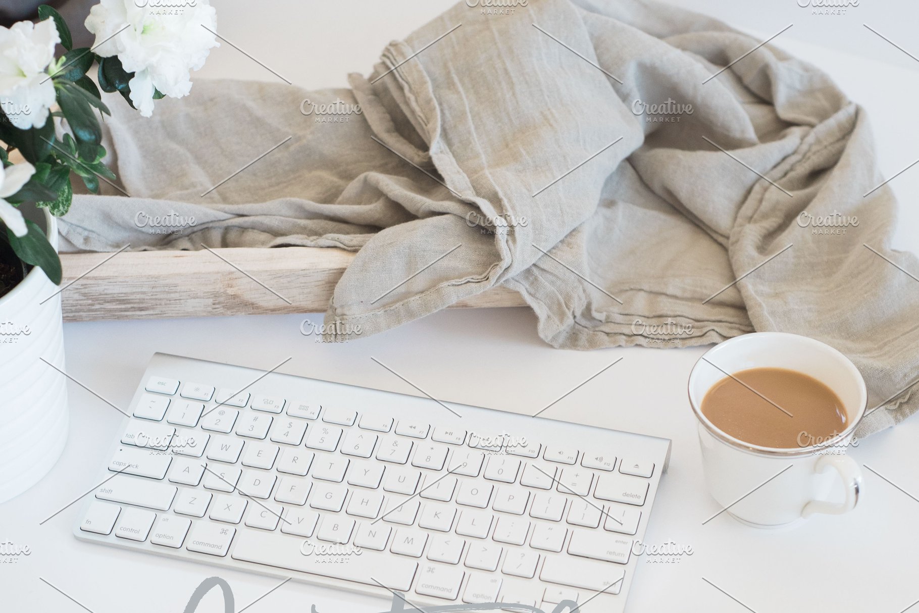 桌面办公场景样机模板 Desk Scene Mockups | Three Images插图(1)