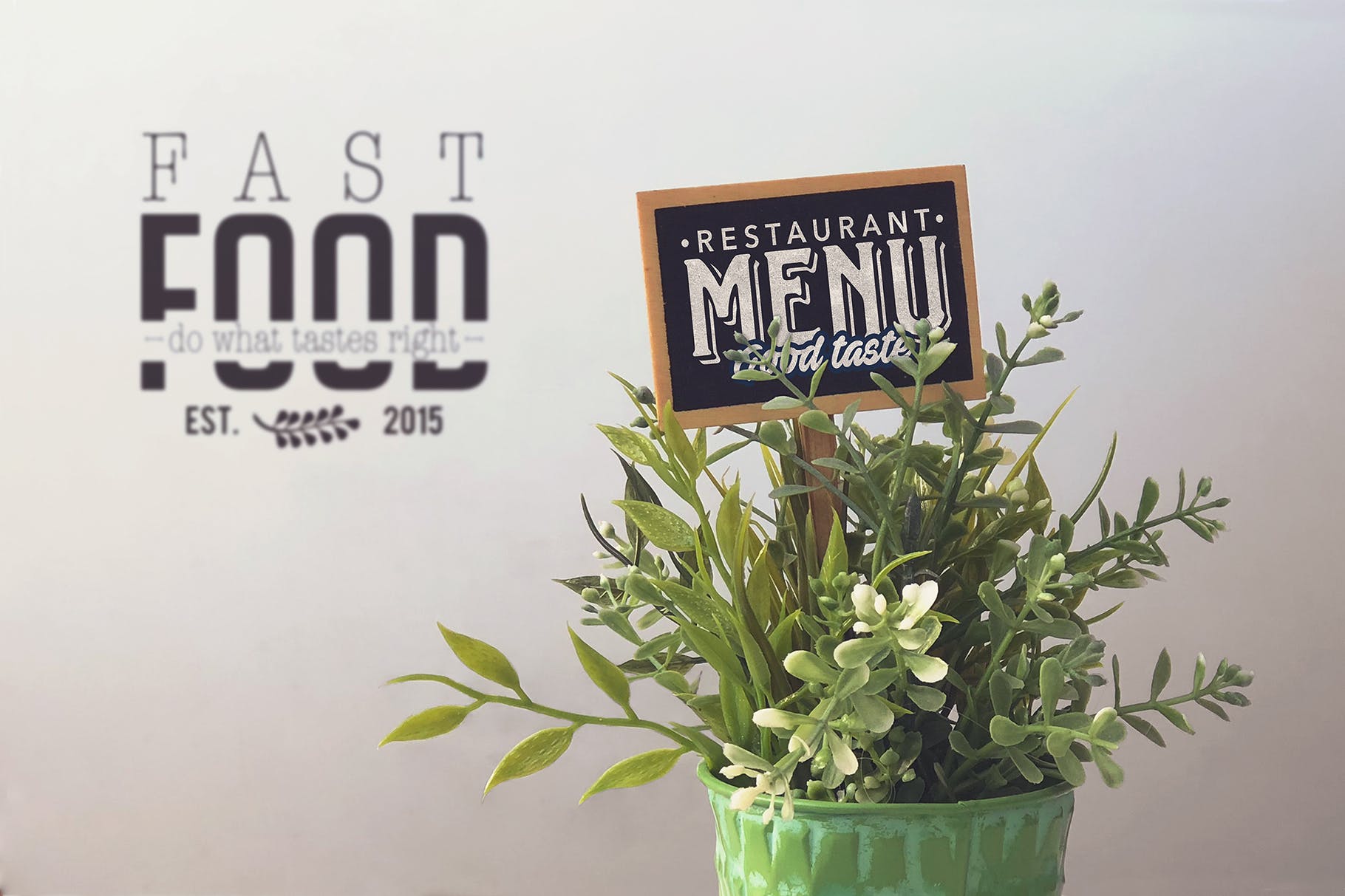 盆栽背景Logo/店招/商标设计效果图样机 Mini Slate Mockup插图(1)