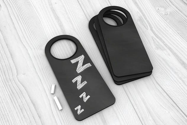 门钩门把手粉笔艺术字体吊牌样机模板 Chalkboard Door Hanger Mock-Ups插图(4)