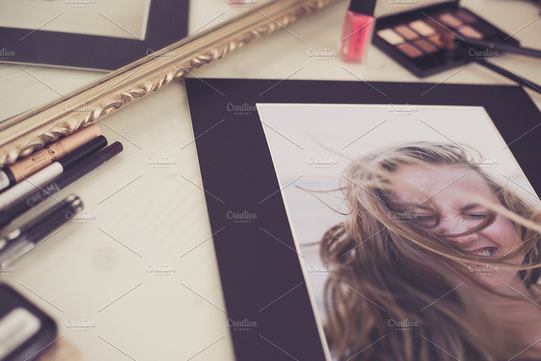 相框样机模板 Photo Frame Mockup插图(1)