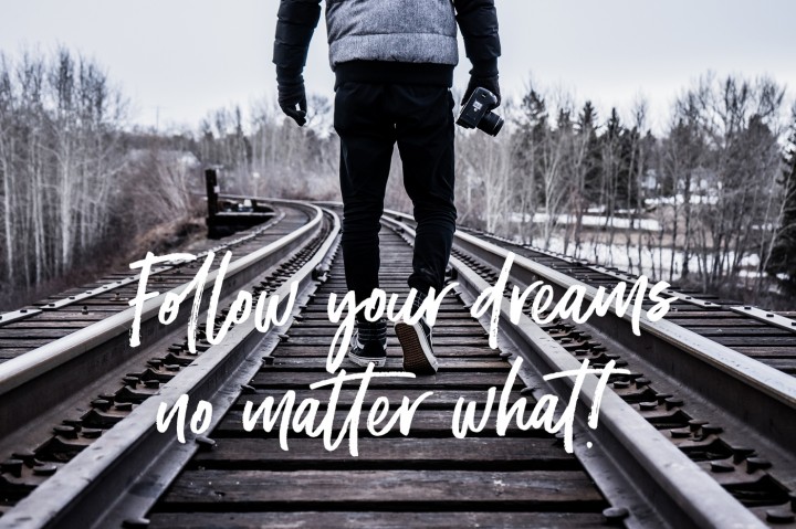 Moonstone Brush Font插图3